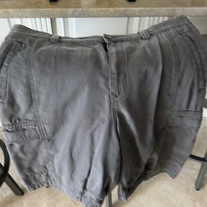 Tommy Bahama gray cargo shorts size 36